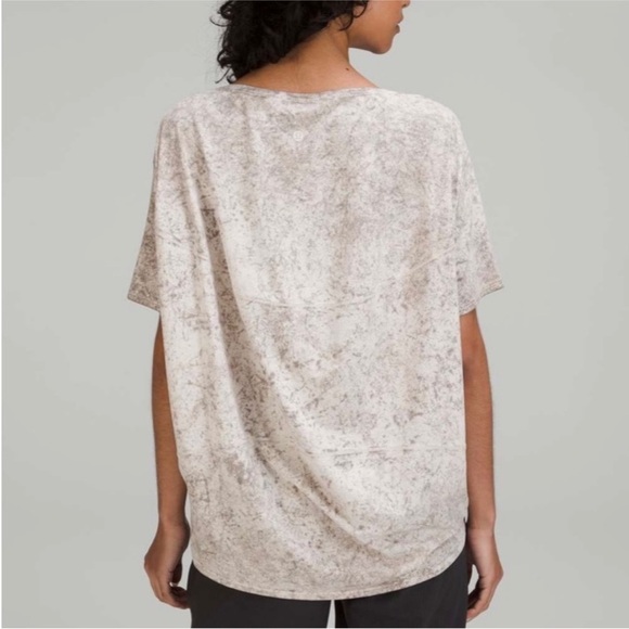 Lululemon Back In Action Tee *Vitasea Size 2 in Cirrus Wash Opal - Picture 8 of 10